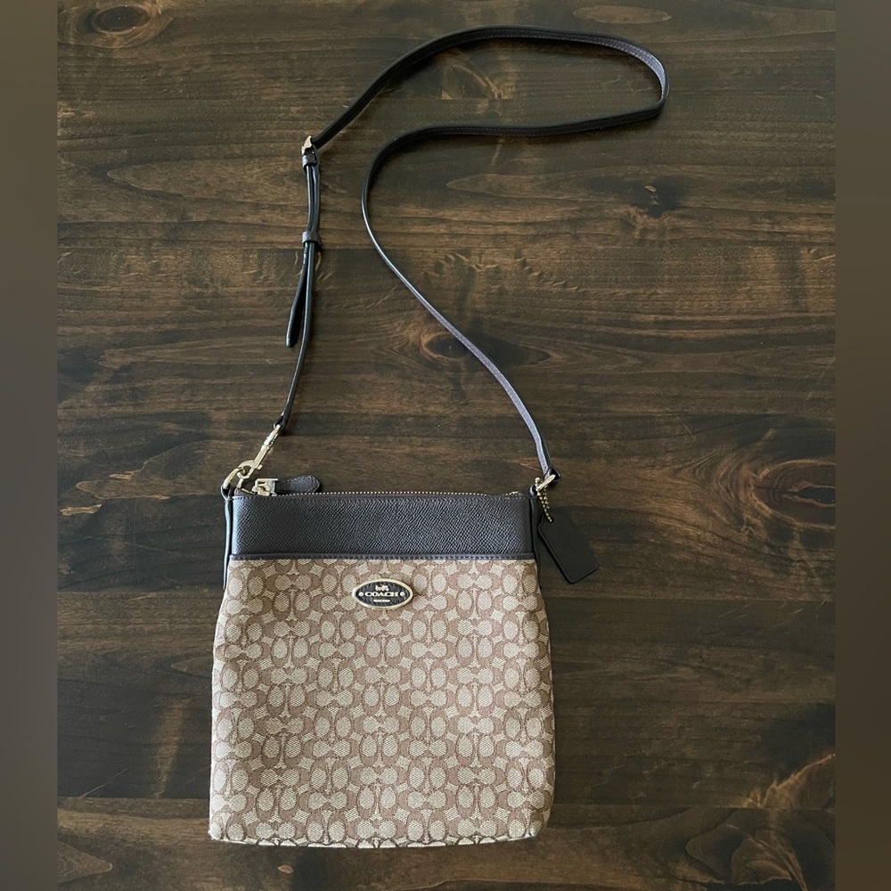 Coach 52576 North South Swingpack Signature Crossbody Bag